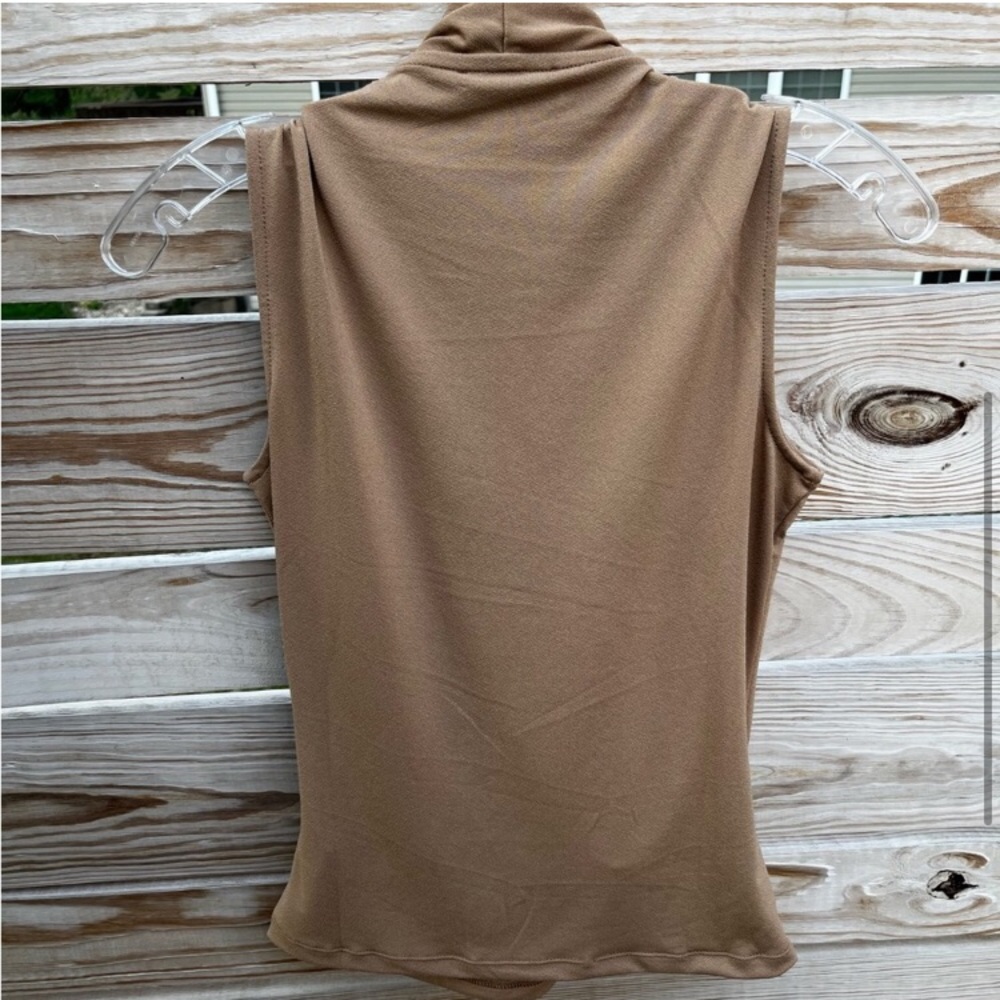 T Tahari top size XS - Picture 3 of 4